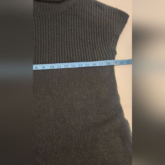 Theory Wool and Cashmere Cowl Neck Sleveless Knit Sweater in Green Size Medium - Picture 11 of 13